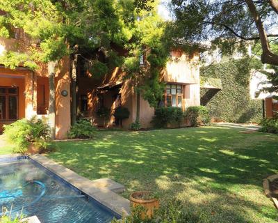 Townhouse For Rent in Waterkloof Ridge, Pretoria