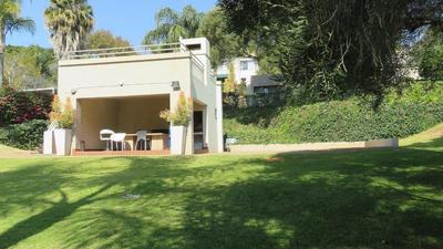 Townhouse For Rent in Waterkloof Ridge, Pretoria