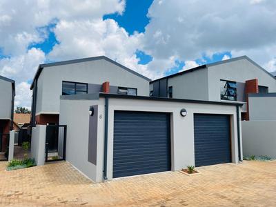 Townhouse For Rent in Olympus AH, Pretoria