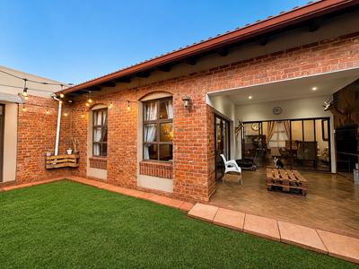 Townhouse For Sale in Equestria, Pretoria
